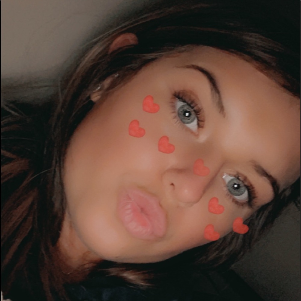 Meet your Posher, Alexis